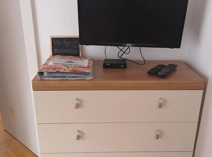 Apartma Viktorija Apartment *